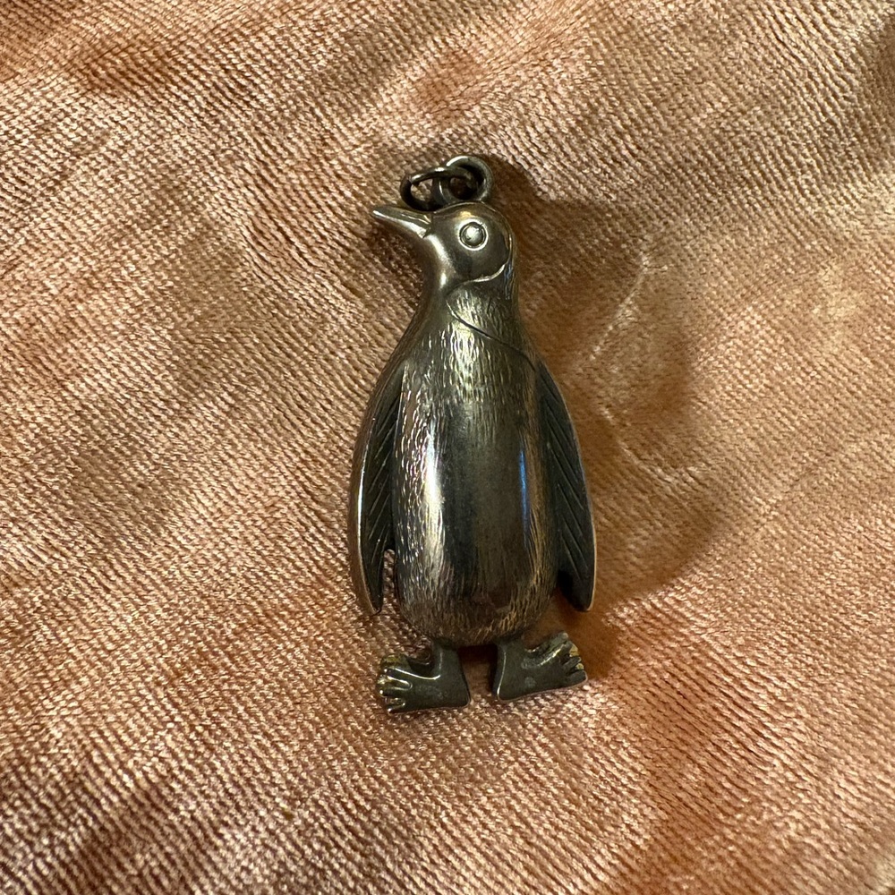 Vintage Penguin 🐧 Charm Silver 3D